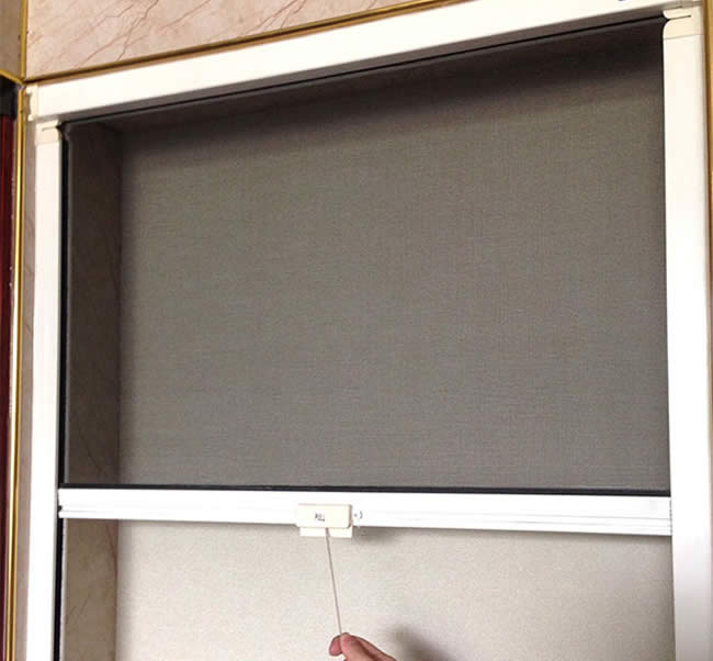 Cửa lưới chống muỗi tự cuốn thường được 
lựa chọn lắp đặt ở cửa sổ